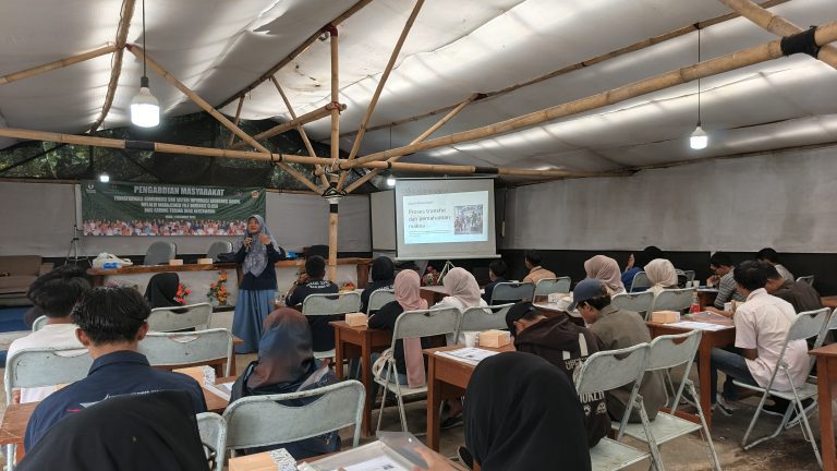 Pengabdian Masyarakat Mengenai Transformasi Komunikasi Digital Bagi Karang Taruna Desa Kertawangi